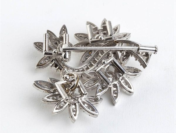 Spilla - pendente floreale in platino e diamanti - anni '50  - Asta Gioielli, orologi, argenti e penne - Associazione Nazionale - Case d'Asta italiane