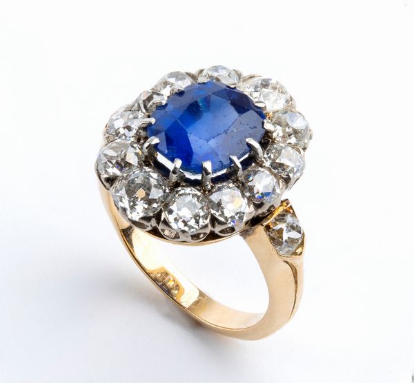Anello in oro con zaffiro Burma e diamanti  - Asta Gioielli, orologi, argenti e penne - Associazione Nazionale - Case d'Asta italiane