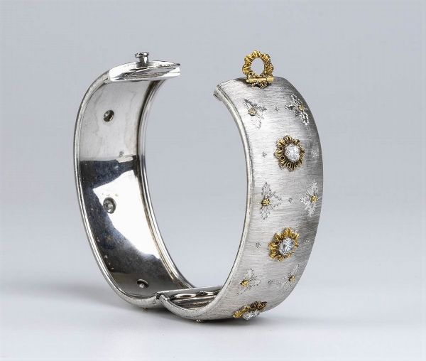MARIO BUCCELLATI: bracciale a fascia rigida e paio di orecchini in oro e diamanti  - Asta Gioielli, orologi, argenti e penne - Associazione Nazionale - Case d'Asta italiane