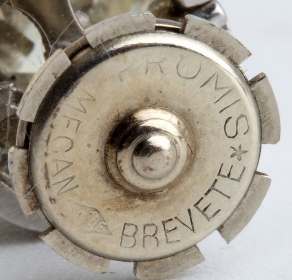 Anello in platino con coppia di diamanti, trasformabile in un paio di orecchini - anni '30  - Asta Gioielli, orologi, argenti e penne - Associazione Nazionale - Case d'Asta italiane