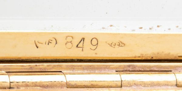 FARAONE: portacipria in oro con smalti bianchi e diamanti  - Asta Gioielli, orologi, argenti e penne - Associazione Nazionale - Case d'Asta italiane