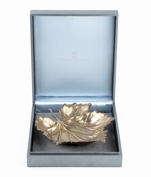 GIANMARIA BUCCELLATI: Ciotola foglia vigna in argento  - Asta Gioielli, orologi, argenti e penne - Associazione Nazionale - Case d'Asta italiane