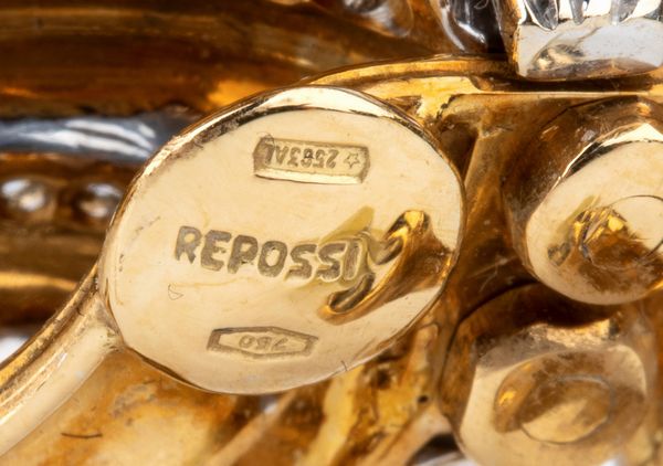 REPOSSI: spilla ed orecchini a fiocco in oro con diamanti  - Asta Gioielli, orologi, argenti e penne - Associazione Nazionale - Case d'Asta italiane