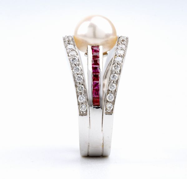 ASCIONE: anello in oro con rubini, diamanti e perla  - Asta Gioielli, orologi, argenti e penne - Associazione Nazionale - Case d'Asta italiane