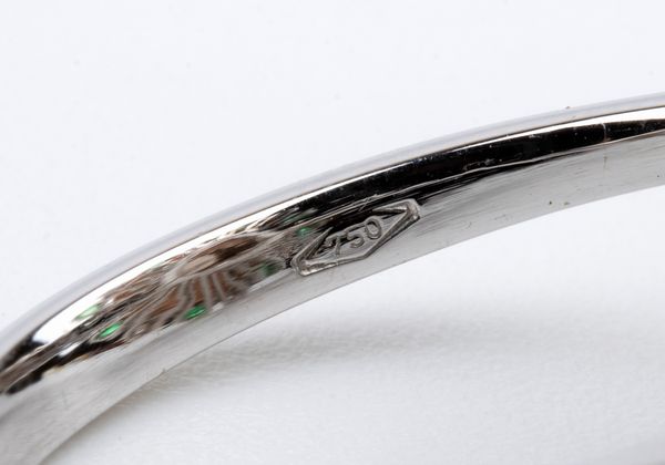 ASCIONE: anello in oro con corallo pelle d'angelo, diamanti e smeraldi  - Asta Gioielli, orologi, argenti e penne - Associazione Nazionale - Case d'Asta italiane