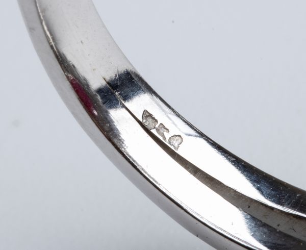 Anello in oro con rubino Birmano e diamanti  - Asta Gioielli, orologi, argenti e penne - Associazione Nazionale - Case d'Asta italiane