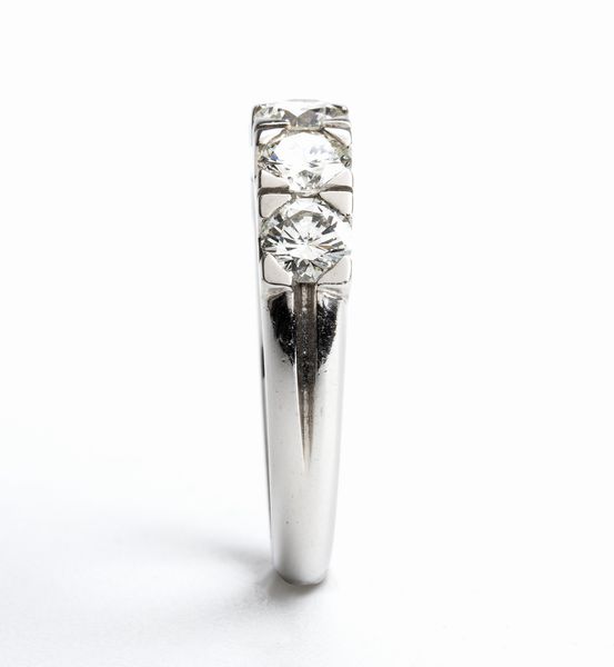Anello veretta in platino e diamanti  - Asta Gioielli, orologi, argenti e penne - Associazione Nazionale - Case d'Asta italiane