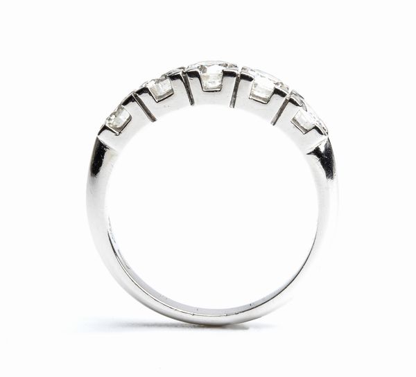 Anello veretta in platino e diamanti  - Asta Gioielli, orologi, argenti e penne - Associazione Nazionale - Case d'Asta italiane