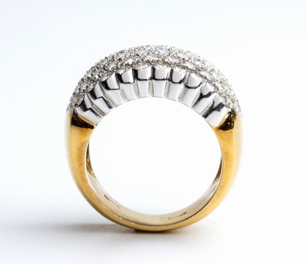 Anello in oro con pav di diamanti  - Asta Gioielli, orologi, argenti e penne - Associazione Nazionale - Case d'Asta italiane