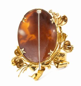 Spilla in oro con cammeo e diamanti  - Asta Gioielli, orologi, argenti e penne - Associazione Nazionale - Case d'Asta italiane