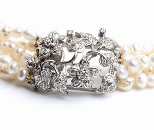 Collana a sei fili di perle di fiume con fermezza in oro e diamanti  - Asta Gioielli, orologi, argenti e penne - Associazione Nazionale - Case d'Asta italiane