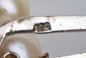 Collana di perle con fermezza in oro e smeraldi  - Asta Gioielli, orologi, argenti e penne - Associazione Nazionale - Case d'Asta italiane