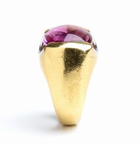 Anello in oro con diamanti e pasta vitrea viola  - Asta Gioielli, orologi, argenti e penne - Associazione Nazionale - Case d'Asta italiane