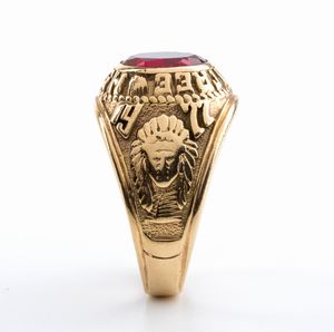 Anello in oro con pietra rossa  - Asta Gioielli, orologi, argenti e penne - Associazione Nazionale - Case d'Asta italiane