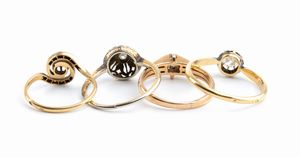 Lotto di 4 anelli in oro con diamanti  - Asta Gioielli, orologi, argenti e penne - Associazione Nazionale - Case d'Asta italiane