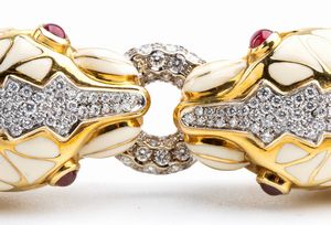 DAVID WEBB: bracciale flessibile in oro con coppia di teste di tigre, smalto bianco, rubini e diamanti  - Asta Gioielli, orologi, argenti e penne - Associazione Nazionale - Case d'Asta italiane