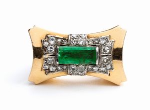 Anello in oro giallo con smeraldo e diamanti - anni '40  - Asta Gioielli, orologi, argenti e penne - Associazione Nazionale - Case d'Asta italiane