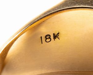 Anello in oro giallo con smeraldo e diamanti - anni '40  - Asta Gioielli, orologi, argenti e penne - Associazione Nazionale - Case d'Asta italiane