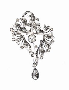 Spilla in oro con diamanti - Anni '30  - Asta Gioielli, orologi, argenti e penne - Associazione Nazionale - Case d'Asta italiane