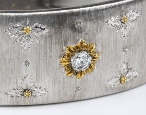 MARIO BUCCELLATI: bracciale a fascia rigida e paio di orecchini in oro e diamanti  - Asta Gioielli, orologi, argenti e penne - Associazione Nazionale - Case d'Asta italiane