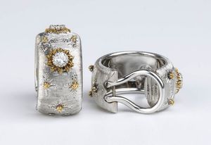 MARIO BUCCELLATI: bracciale a fascia rigida e paio di orecchini in oro e diamanti  - Asta Gioielli, orologi, argenti e penne - Associazione Nazionale - Case d'Asta italiane