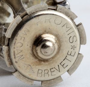 Anello in platino con coppia di diamanti, trasformabile in un paio di orecchini - anni '30  - Asta Gioielli, orologi, argenti e penne - Associazione Nazionale - Case d'Asta italiane