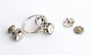Anello in platino con coppia di diamanti, trasformabile in un paio di orecchini - anni '30  - Asta Gioielli, orologi, argenti e penne - Associazione Nazionale - Case d'Asta italiane