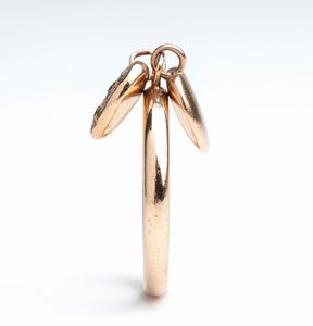 POMELLATO, collezione Dodo: Anello in oro rosa con due pendenti a forma di cuore con diamanti  - Asta Gioielli, orologi, argenti e penne - Associazione Nazionale - Case d'Asta italiane