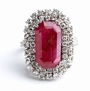 Anello in oro con rubino Birmano e diamanti  - Asta Gioielli, orologi, argenti e penne - Associazione Nazionale - Case d'Asta italiane