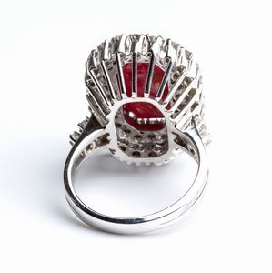 Anello in oro con rubino Birmano e diamanti  - Asta Gioielli, orologi, argenti e penne - Associazione Nazionale - Case d'Asta italiane