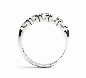 Anello veretta in platino e diamanti  - Asta Gioielli, orologi, argenti e penne - Associazione Nazionale - Case d'Asta italiane