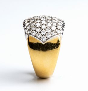 Anello in oro con pav di diamanti  - Asta Gioielli, orologi, argenti e penne - Associazione Nazionale - Case d'Asta italiane