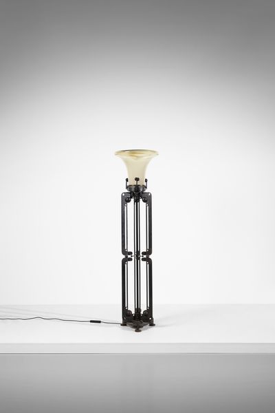 FALLANI ROBERTO  (n. 1937) : Tripode Lampada da terra-scultura  - Asta Asta 427 | DESIGN E ARTI DECORATIVE DEL NOVECENTO Tradizionale - Associazione Nazionale - Case d'Asta italiane