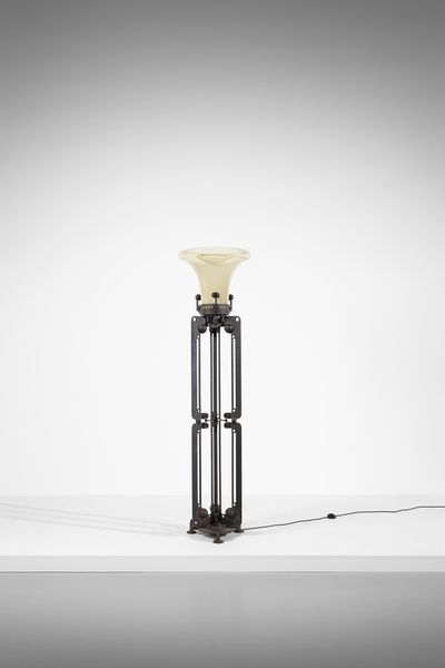 FALLANI ROBERTO  (n. 1937) : Tripode Lampada da terra-scultura  - Asta Asta 427 | DESIGN E ARTI DECORATIVE DEL NOVECENTO Tradizionale - Associazione Nazionale - Case d'Asta italiane