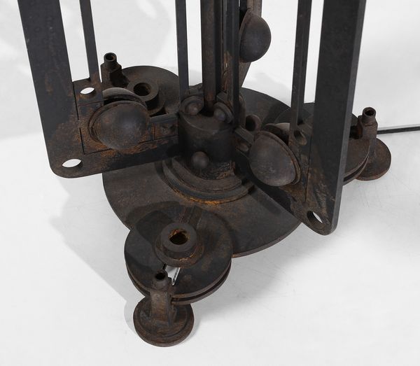 FALLANI ROBERTO  (n. 1937) : Tripode Lampada da terra-scultura  - Asta Asta 427 | DESIGN E ARTI DECORATIVE DEL NOVECENTO Tradizionale - Associazione Nazionale - Case d'Asta italiane