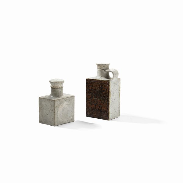 GAMBONE GUIDO (1909 - 1969) : Due bottiglie  - Asta Asta 427 | DESIGN E ARTI DECORATIVE DEL NOVECENTO Tradizionale - Associazione Nazionale - Case d'Asta italiane