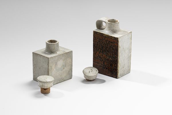 GAMBONE GUIDO (1909 - 1969) : Due bottiglie  - Asta Asta 427 | DESIGN E ARTI DECORATIVE DEL NOVECENTO Tradizionale - Associazione Nazionale - Case d'Asta italiane