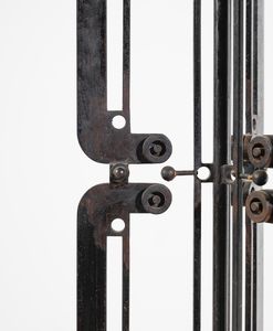 FALLANI ROBERTO  (n. 1937) : Tripode Lampada da terra-scultura  - Asta Asta 427 | DESIGN E ARTI DECORATIVE DEL NOVECENTO Tradizionale - Associazione Nazionale - Case d'Asta italiane