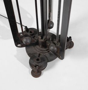 FALLANI ROBERTO  (n. 1937) : Tripode Lampada da terra-scultura  - Asta Asta 427 | DESIGN E ARTI DECORATIVE DEL NOVECENTO Tradizionale - Associazione Nazionale - Case d'Asta italiane