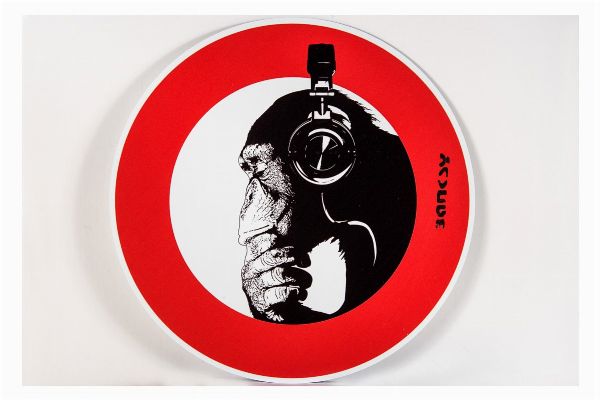 Banksy : Roadsign with Monkey with headphones.  - Asta Arte Antica, Moderna e Contemporanea [Parte II] - Associazione Nazionale - Case d'Asta italiane