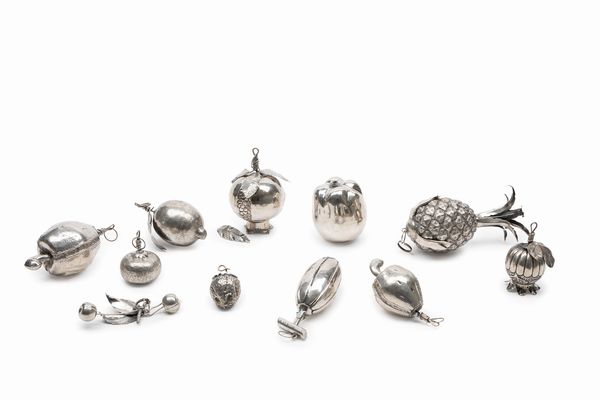 Undici addobbi natalizi  - Asta Argenti - Associazione Nazionale - Case d'Asta italiane