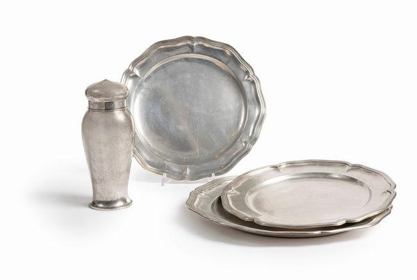 Tre piatti e uno shaker  - Asta Argenti - Associazione Nazionale - Case d'Asta italiane