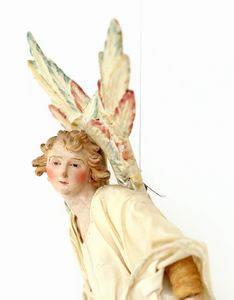 Angelo con ali in legno policromo e turibolo in metallo argentato  - Asta Dalla Collezione Antonio Latini e altre provenienze Antichi Pastori da Presepe, Accessori e libri sul tema - Associazione Nazionale - Case d'Asta italiane