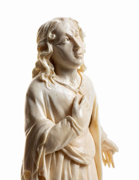 Scultura in avorio raffigurante San Giovanni evangelista  - Asta Coralli, Avori e Argenti: capolavori da importanti collezioni italiane - Icone Russe - Associazione Nazionale - Case d'Asta italiane