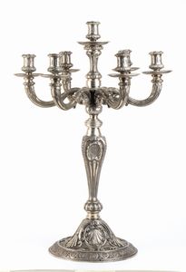 Attilio Grandis : Coppia di importanti candelabri in argento  - Asta Coralli, Avori e Argenti: capolavori da importanti collezioni italiane - Icone Russe - Associazione Nazionale - Case d'Asta italiane