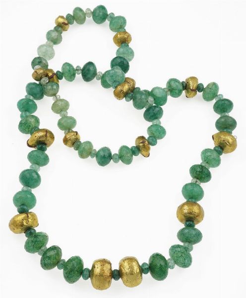 Collana con berilli verdi e wax gold  - Asta Fine Jewels - Associazione Nazionale - Case d'Asta italiane