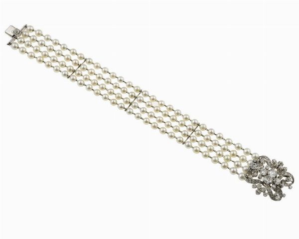 Bracciale con perle coltivate e fermezza diamanti <BR>  - Asta Fine Jewels - Associazione Nazionale - Case d'Asta italiane
