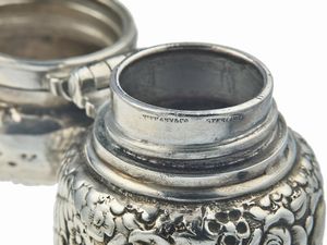Tiffany & Co. Lotto composto da un porta profumo inciso e una scatola  - Asta Fine Jewels - Associazione Nazionale - Case d'Asta italiane