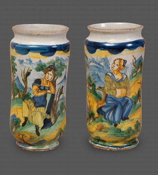 Bottega di  Francesco Paolo Brandi, ultimo quarto XVII secolo : Coppia di albarelli policromi con figure femminili entro paesaggio  - Asta Antiquariato, Dipinti antichi e del XIX secolo - Associazione Nazionale - Case d'Asta italiane
