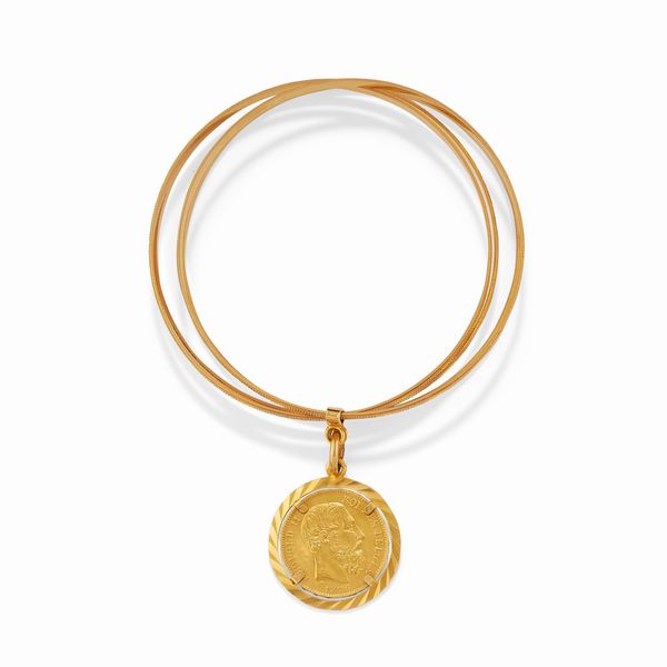Bracciale rigido con moneta e portachiavi  - Asta Gioielli - Associazione Nazionale - Case d'Asta italiane